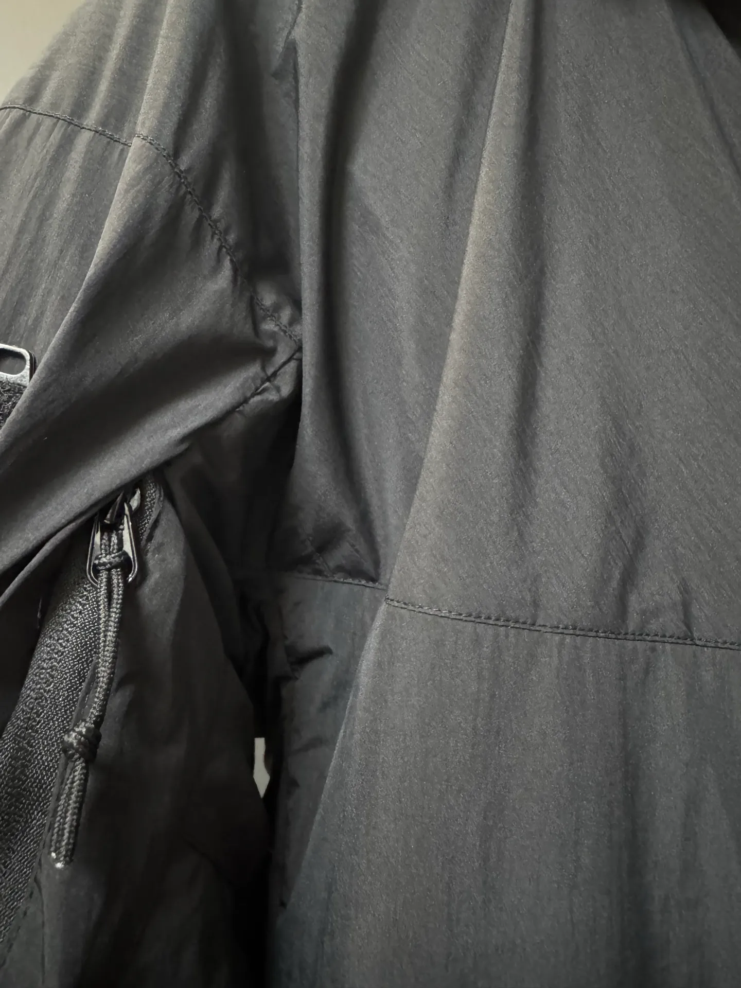 【Premium 】 Arc·teryx 26fw ! N WINDSTOPPER 2L ， Coreloft 100 ， 。 Cold Series ， ， ， ！ ， 。 windstopper ,n Gossamera Fusion WS。 ， ： 1： WINDSTOPPER ， ， ， ， 。 Coreloft ， 。 。 2： 。 3： ， ， 。 4： ， ， 。 ， ， ： / Gray/ Size：s/m/l/xl/xxl